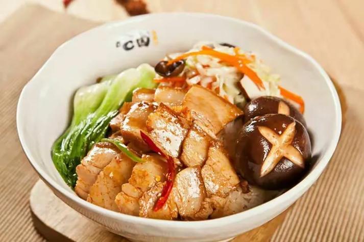 哈鹵餐飲管理品牌一:《哈鹵》鹵汁飯品牌二:《百味奶咖》奶茶